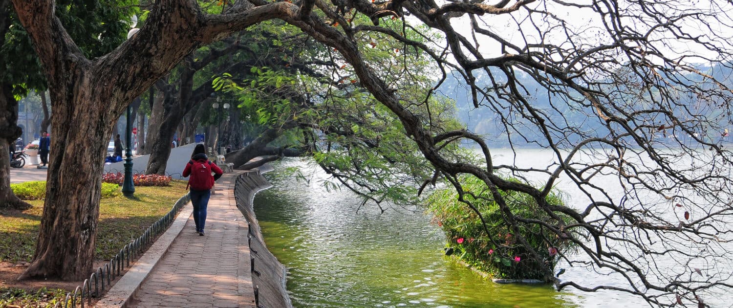 Lago di Hoan Kiem: Leggenda e Vita Quotidiana nel Cuore di Hanoi