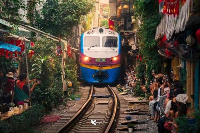Train Street ad Hanoi 2026: Orari, Caffetterie e Guida Completa Locale