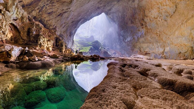 Fiume sotterraneo nella grotta di Son Doong