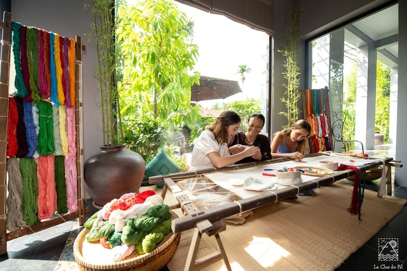 Esperienza di ricamo artistico al Le Clos du Fil Hotel