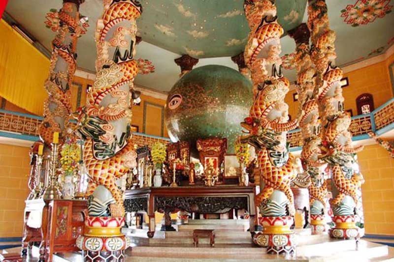 Templo de Cao Dai en Tay Ninh, lugar sagrado del caodaísmo