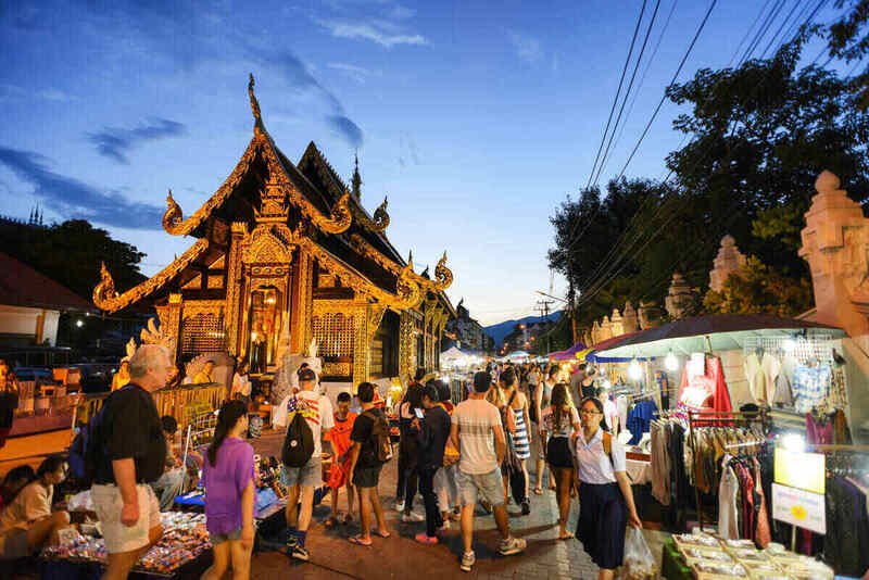 Mercati notturni e vivaci vie pedonali a Chiang Mai
