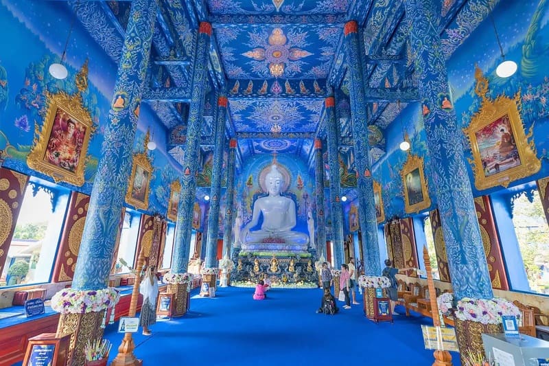 Nonostante il nome, il Tempio Blu è per lo più dorato all'esterno