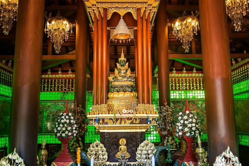 L'accesso al museo del tempio Wat Phra Kaew, dove sono esposti reperti storici, è completamente gratuito