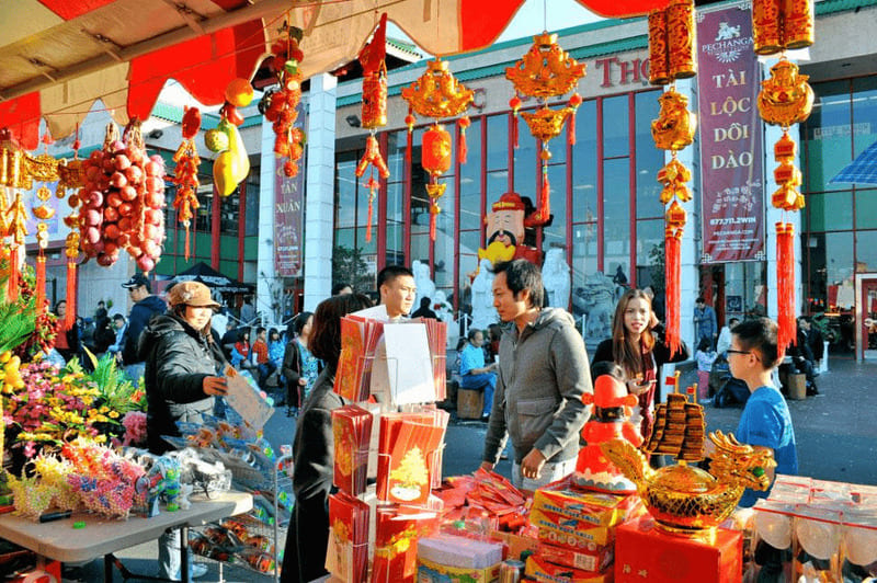 Vietnamese shopping for traditional Tet