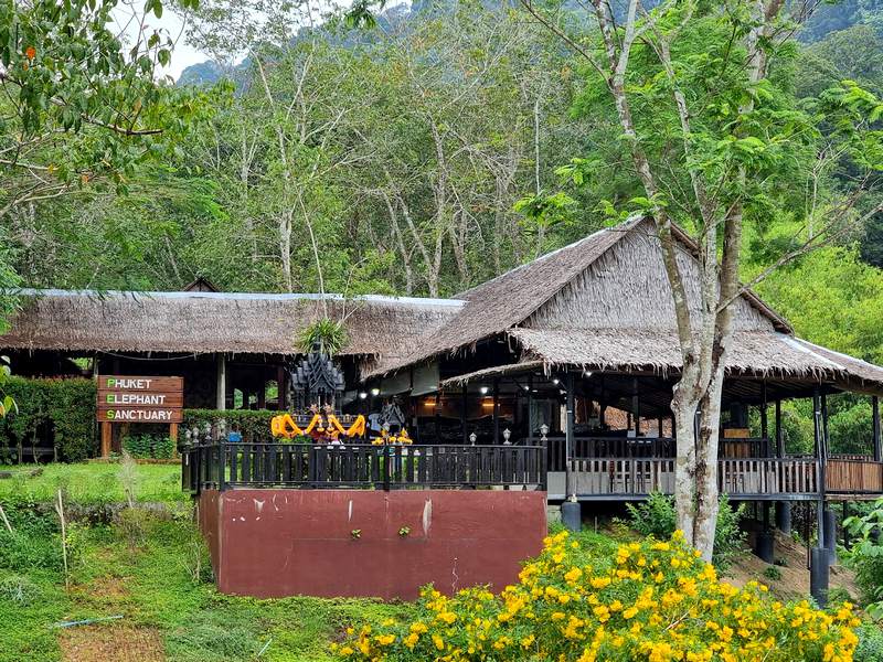 Phuket Elephant Sanctuary ai margini del Parco Nazionale di Khao Phra Thaeo