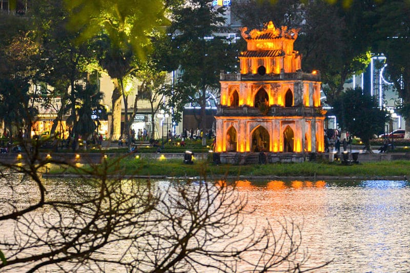 Lago Hoan Kiem a dicembre