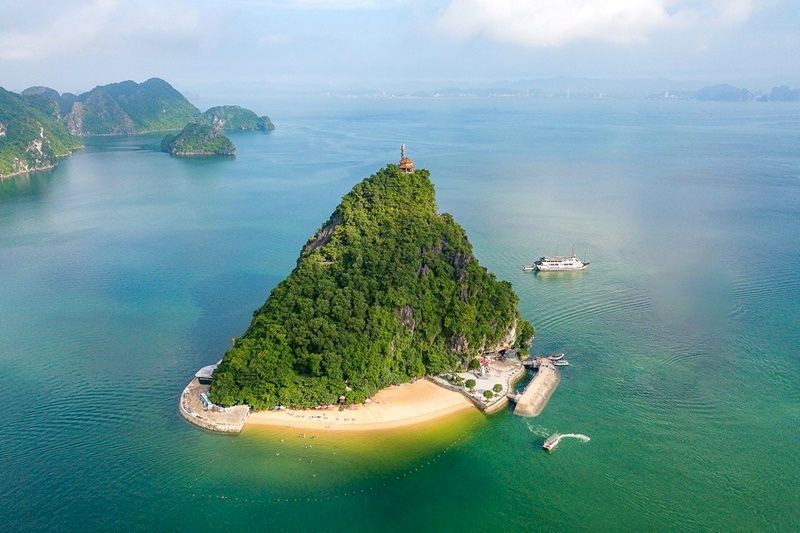 L'Isola di Titop è una delle isole più belle della Baia di Halong. Foto: internet