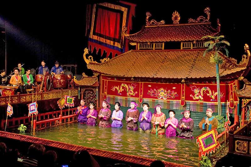 Spettacolo marionette sull'acqua