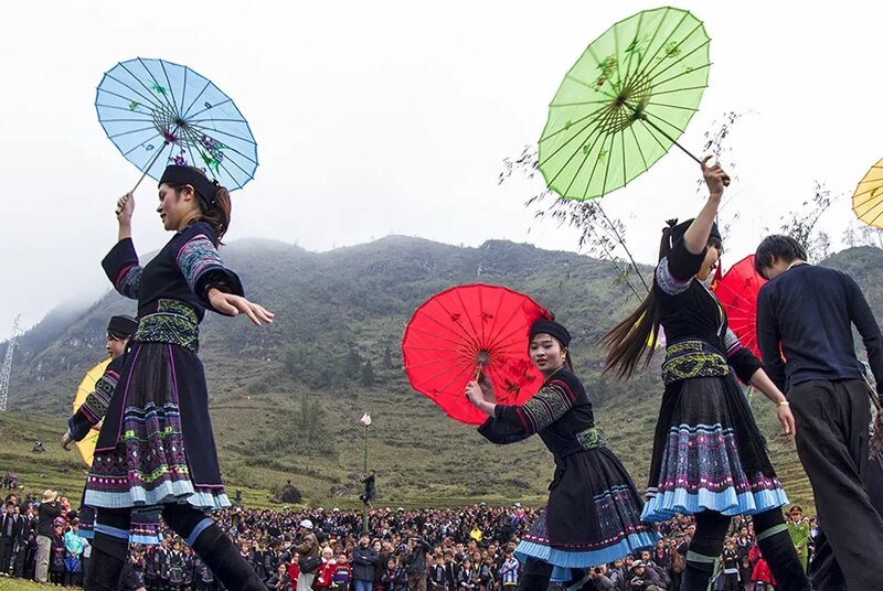 Danza dei ventagli degli Hmong vietnamiti