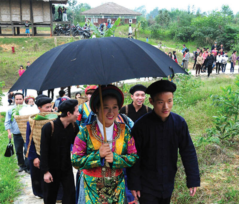 Sposa e sposo Hmong in Vietnam
