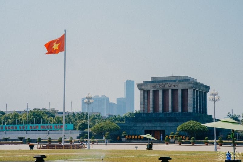 Visiting the Ho Chi Minh Mausoleum is an opportunity to learn about Vietnamese history.