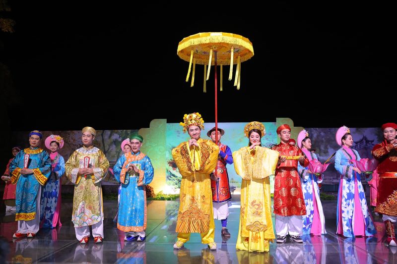 Le performance intrattengono i turisti