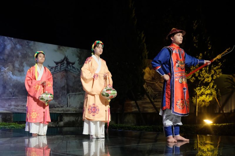 Artisti in costumi antichi