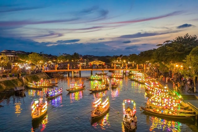 At nightfall, Hoi An is transformed into a magical place...