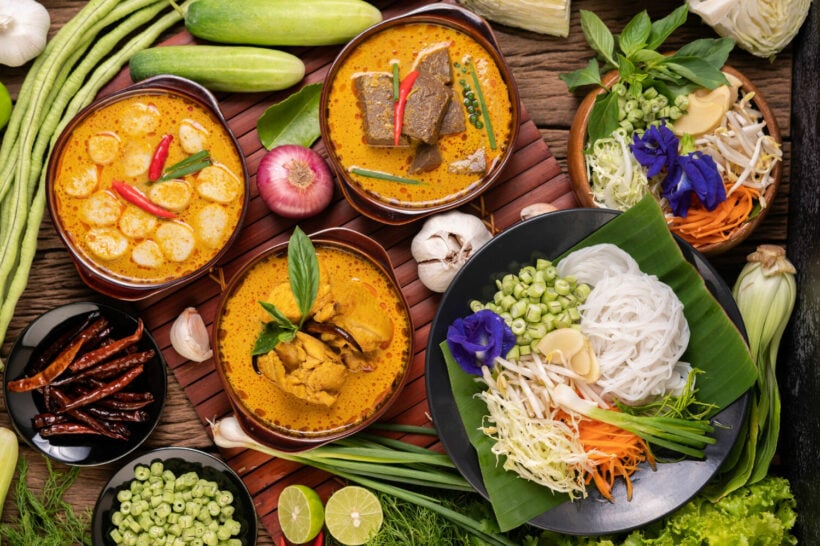 La cucina thailandese è famosa per il suo equilibrio tra sapori aciduli, piccanti, salati e dolci