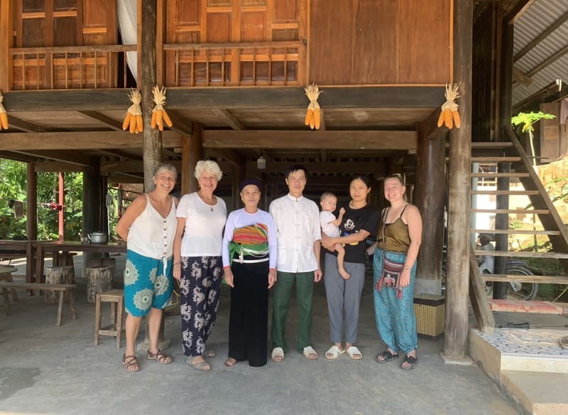 La famiglia di Mr. Ty con i nostri cari viaggiatori