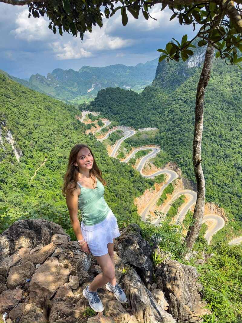 Kampá Tour's travellers checking in at Khau Coc Cha Pass