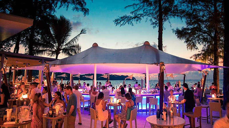 Vita notturna nei beach club di Phuket
