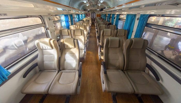 Posto in seconda classe con aria condizionata, treno Bangkok - Surat Thani
