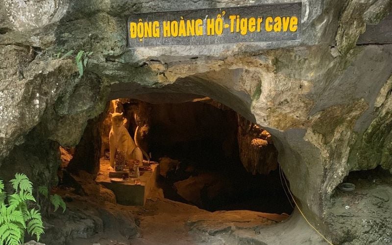 La Grotta della Tigre è situata ai piedi della Montagna Ngoa Long