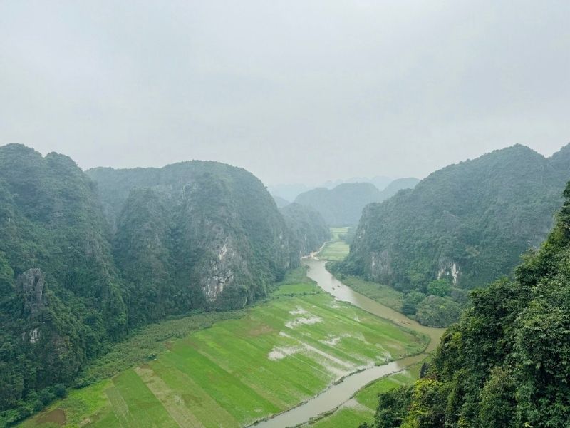 In inverno, a Ninh Binh la foschia mattutina è frequente.