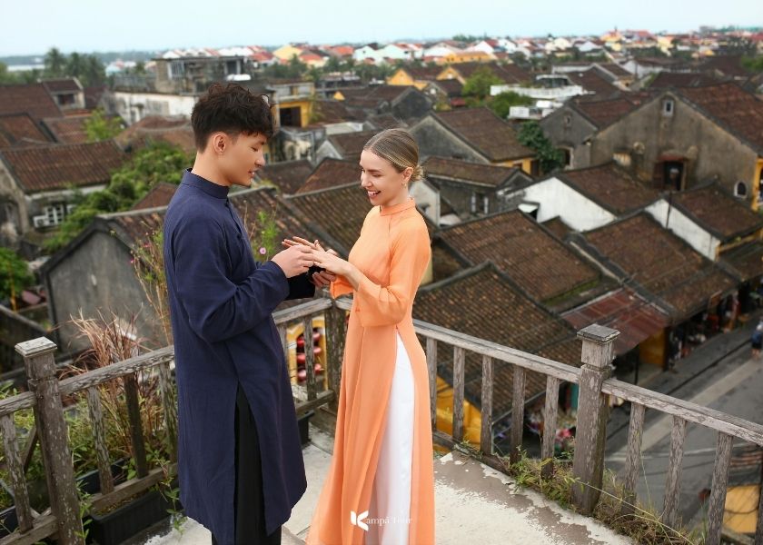 Proposta di matrimonio a Hoi An da parte di un turista del Kampá Tour.