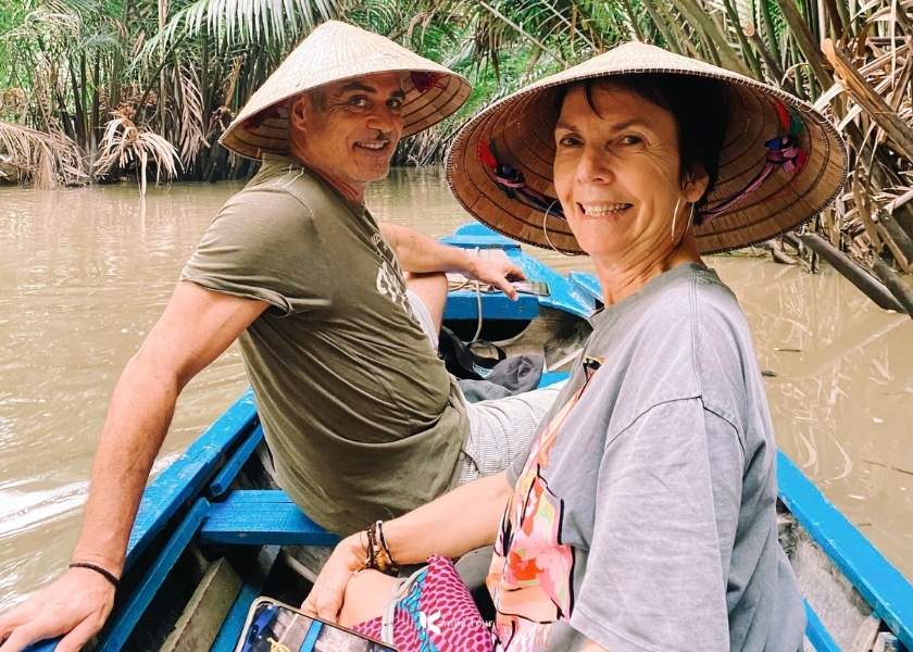 La coppia si sta godendo la luna di miele nel Delta del Mekong, organizzata da Kampá Tour.
