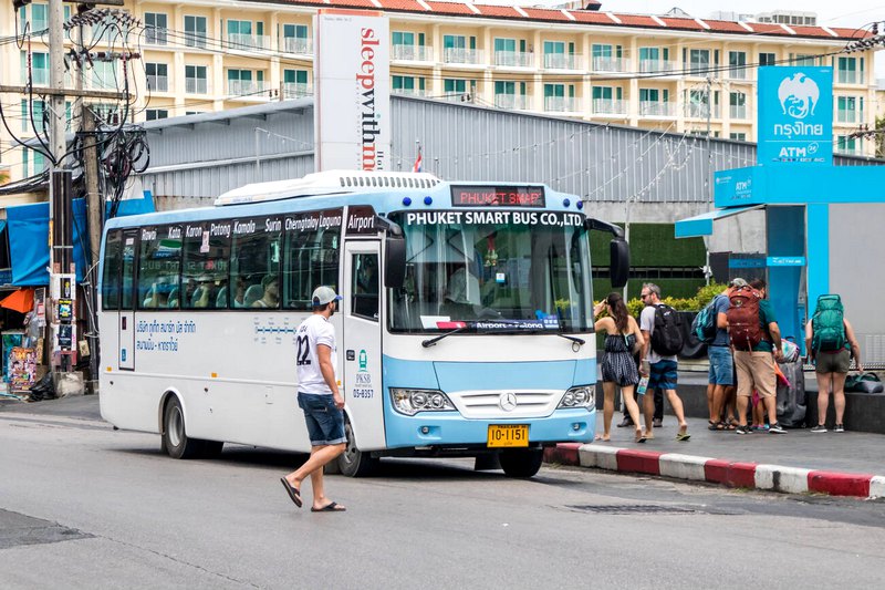 Lo Smart bus sulla spiaggia di Patong, Phuket