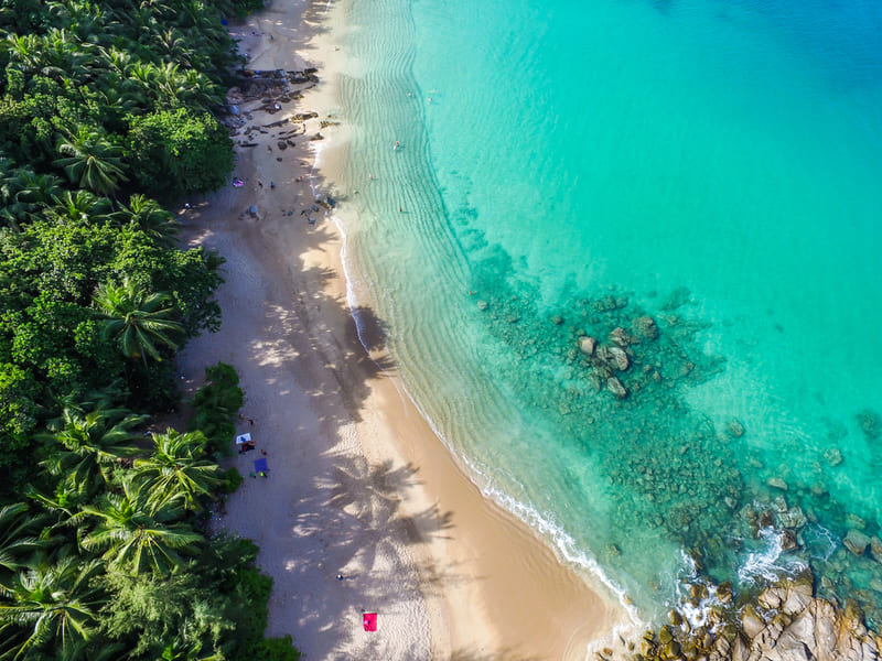 Phuket, la più grande delle isole thailandesi, offre una bellezza impressionante