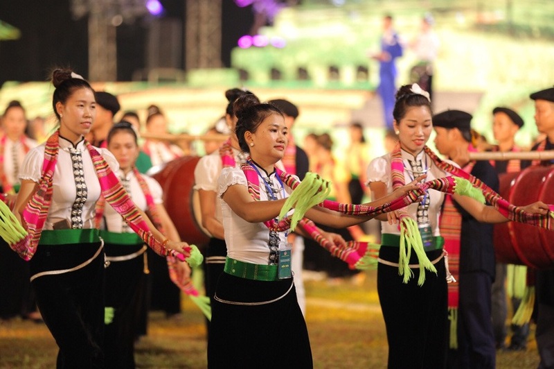 Experience Thai folk dance in Mai Chau