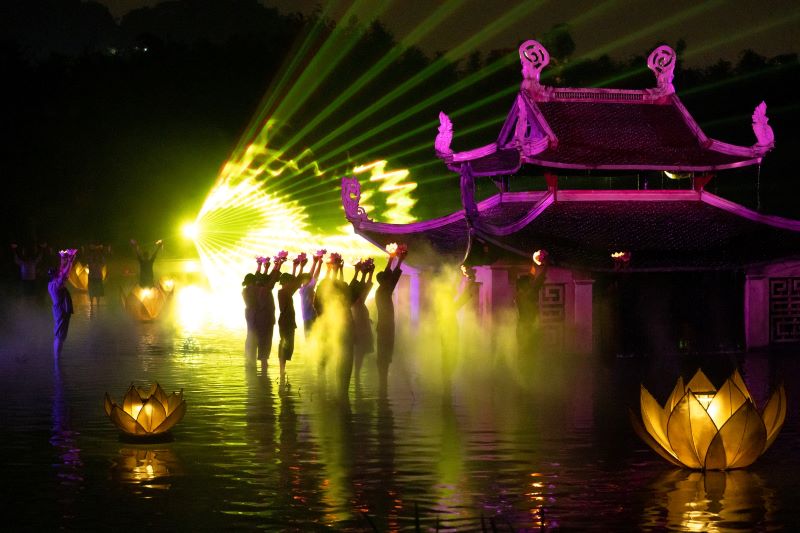 Danza rituale: Spiritualità attraverso i fiori di loto