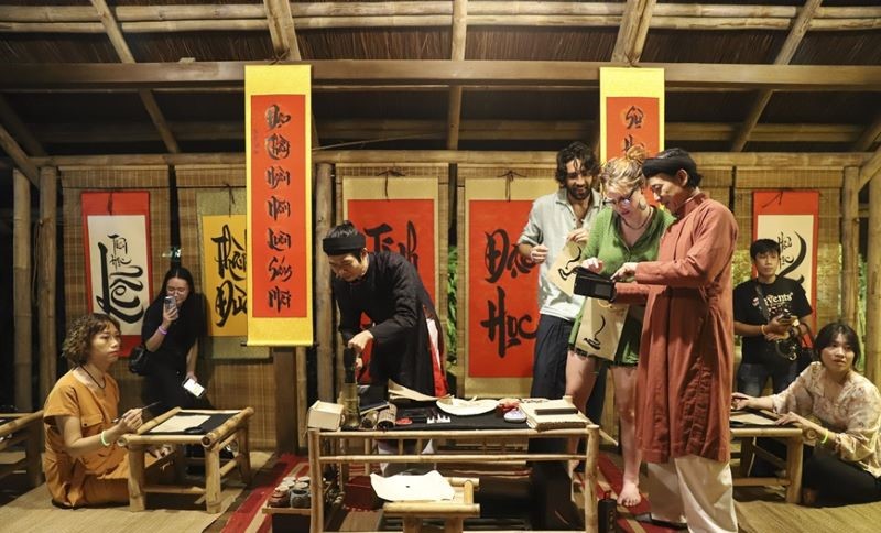 Lezione di calligrafia e composizione di frasi parallele