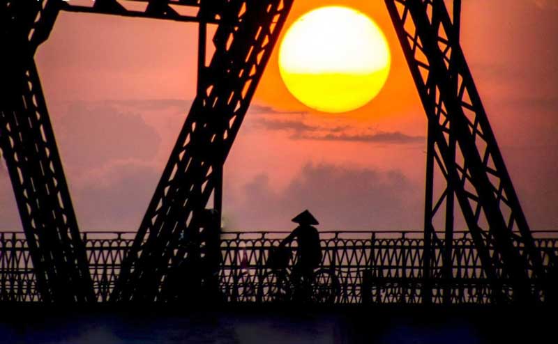 tramonto ponte long bien