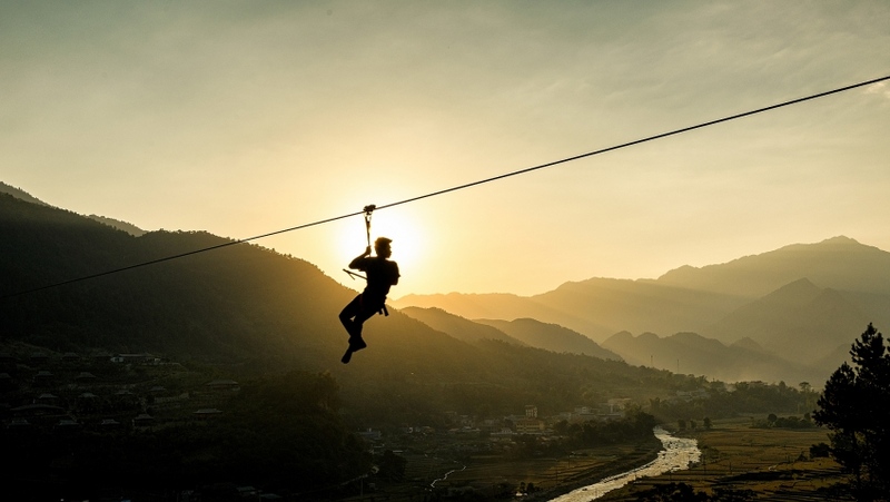 La zipline attraversa vari tipi di terreno e paesaggi bellissimi