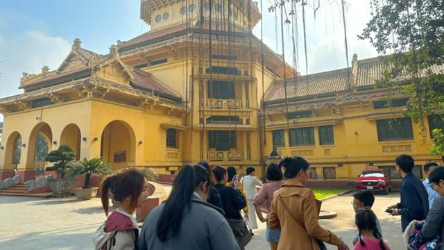 Approfondimento Culturale: Il Team Kampá Tour in Visita al Museo di Storia del Vietnam