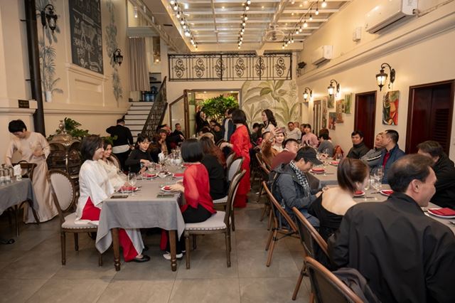 Warm connections at the appreciation dinner.