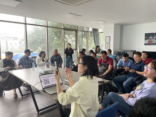 Il nostro capo contabile ci sta guidando attraverso le procedure.