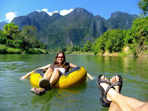 Tubing e Kayak nel Fiume Nam Song, Vang Vieng: Relax e Natura