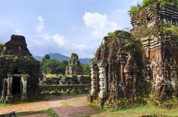 Visita al Santuario di My Son (Hoi An): Le Rovine del Regno Champa