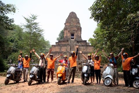 Tour in Vespa ad Angkor