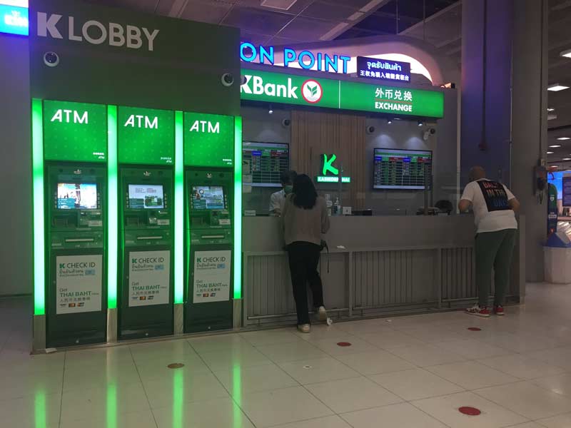 bancomat all’aeroporto in Thailandia