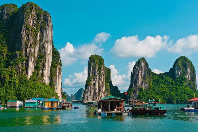 Baia di Halong – Hanoi – volo serale per Hue (4 ore di strada + 1 ora di volo)