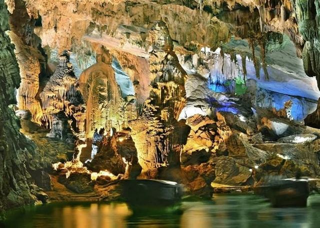 Ninh Binh – Baia di Halong (3,5 ore di strada)