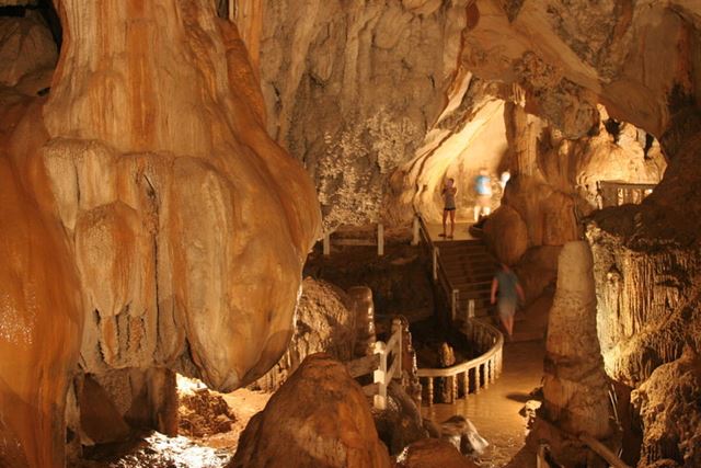 Luang Prabang – Treno ad alta velocità per Vang Vieng – Grotta Tham Jang