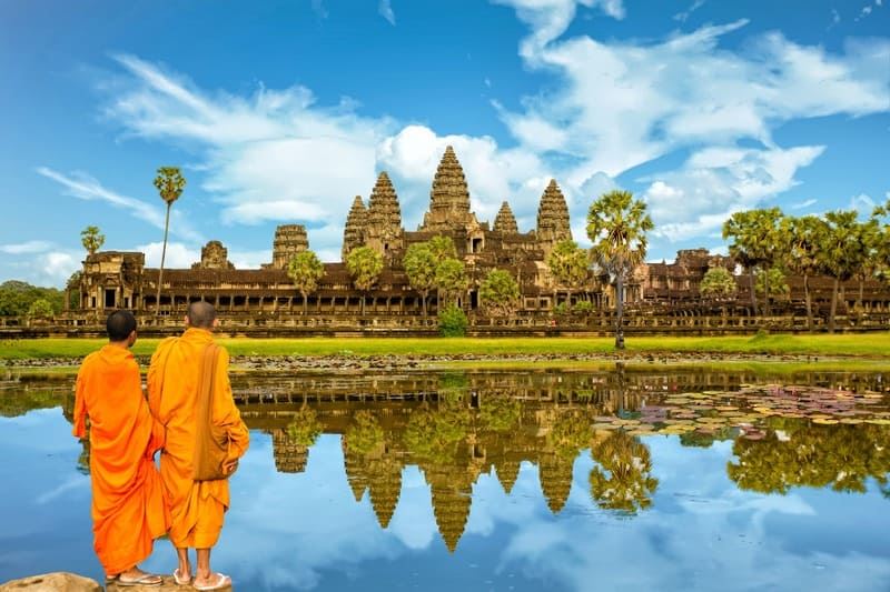 Momenti di pace sui laghi riflettenti di Angkor Thom