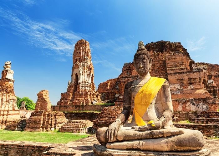 Larazzo culturale di Ayutthaya è intessuto di templi, stupa e storia.