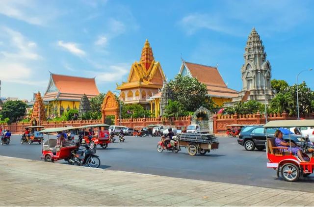 Chau Doc – Phnom Penh in motoscafo, city tour