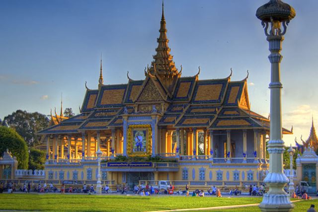 Phnom Penh – Visita della città & Partenza