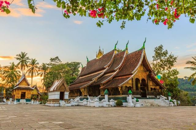 Luang Prabang – Tour della città e cascate Kuang Si